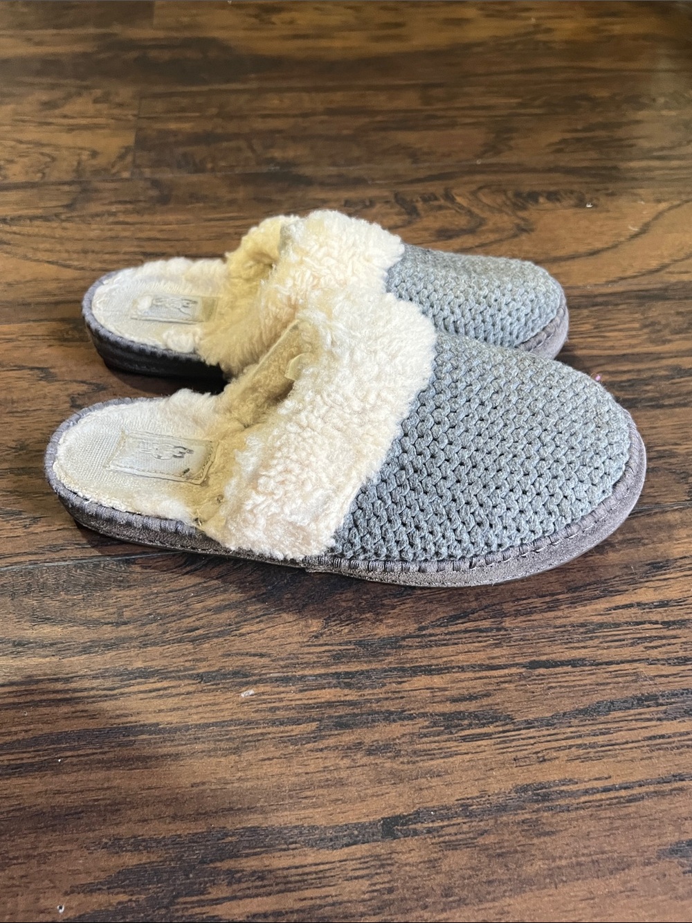 UGG Aira Knit grey woman’s slippers size 8